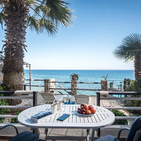 Exclusive Seaside Retreat With Shared Pool & Private Beach Access Palaiokastro  Exteriér fotografie