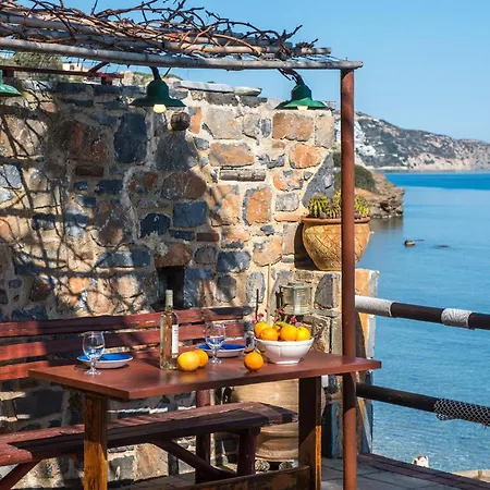 Exclusive Seaside Retreat With Shared Pool & Private Beach Access Palaiokastro  Exteriér fotografie