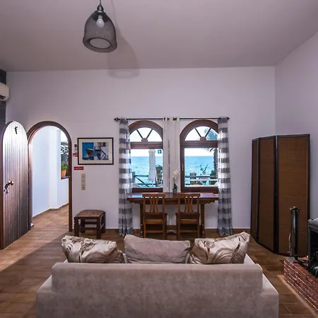 Exclusive Seaside Retreat With Shared Pool & Private Beach Access Palaiokastro  Exteriér fotografie