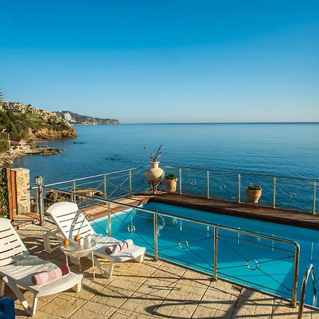 Exclusive Seaside Retreat With Shared Pool & Private Beach Access Palaiokastro  Exteriér fotografie