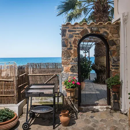 Exclusive Seaside Retreat With Shared Pool & Private Beach Access Palaiokastro  Exteriér fotografie