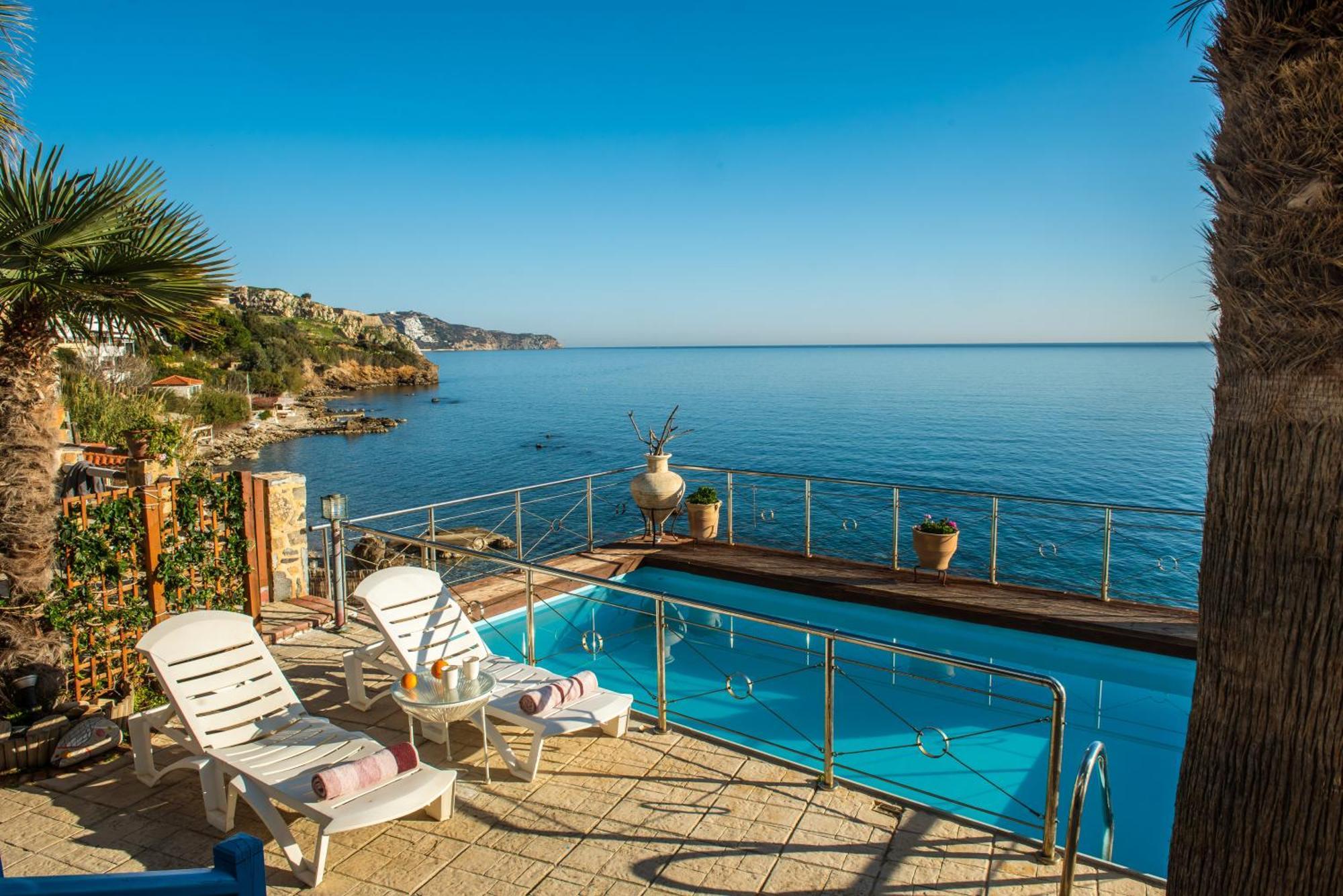 Apartment Exclusive Seaside Retreat With Shared Pool & Private Access