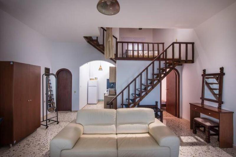 Exclusive Seaside Retreat With Shared Pool & Private Access Apartment *