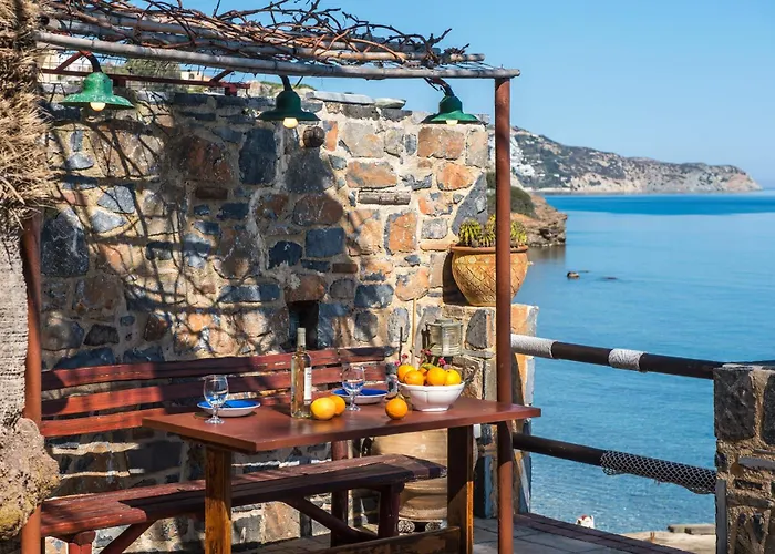 Exclusive Seaside Retreat With Shared Pool & Private Beach Access