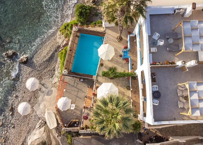 Exclusive Seaside Retreat With Shared Pool & Private Beach Access