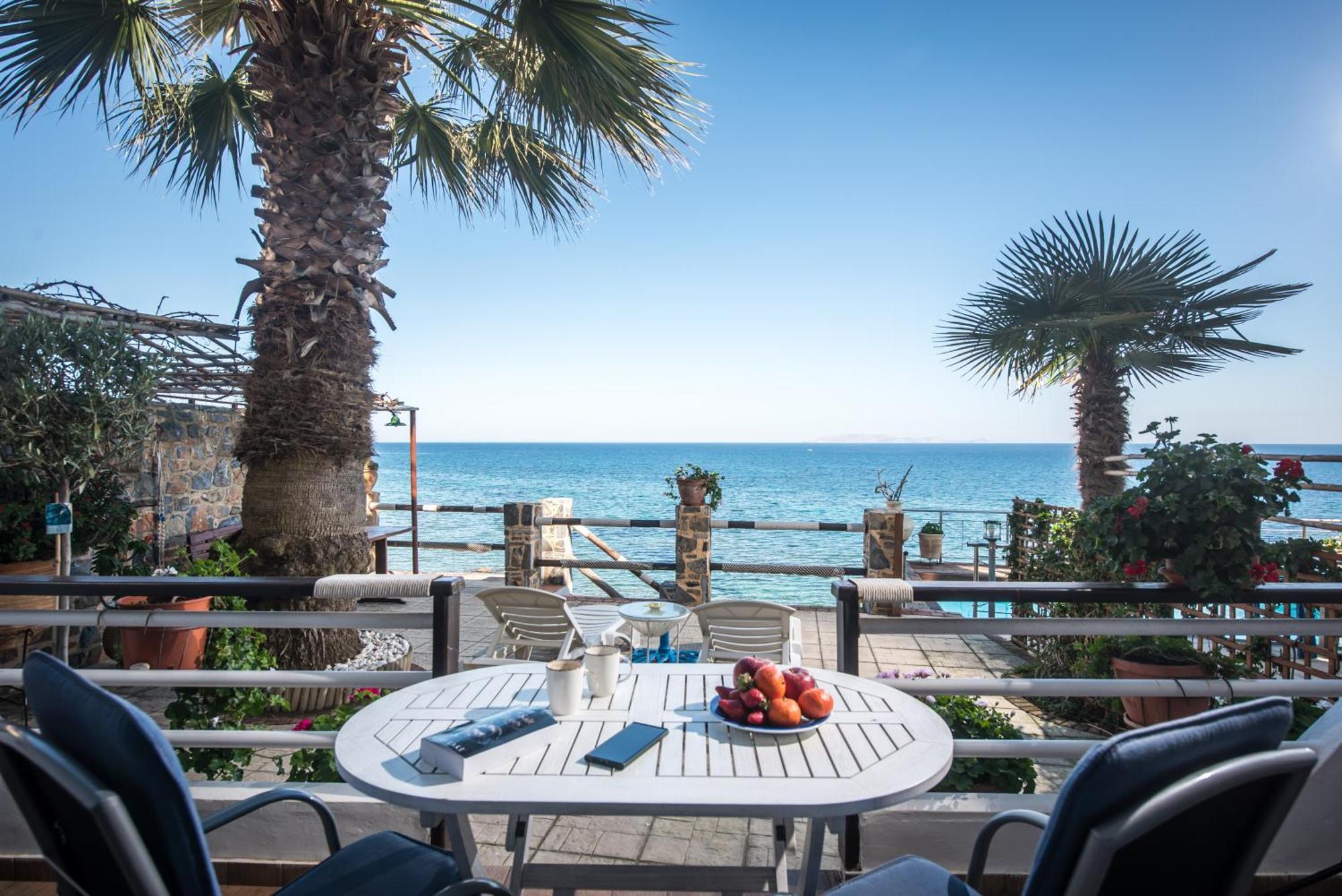 Exclusive Seaside Retreat With Shared Pool & Private Access *