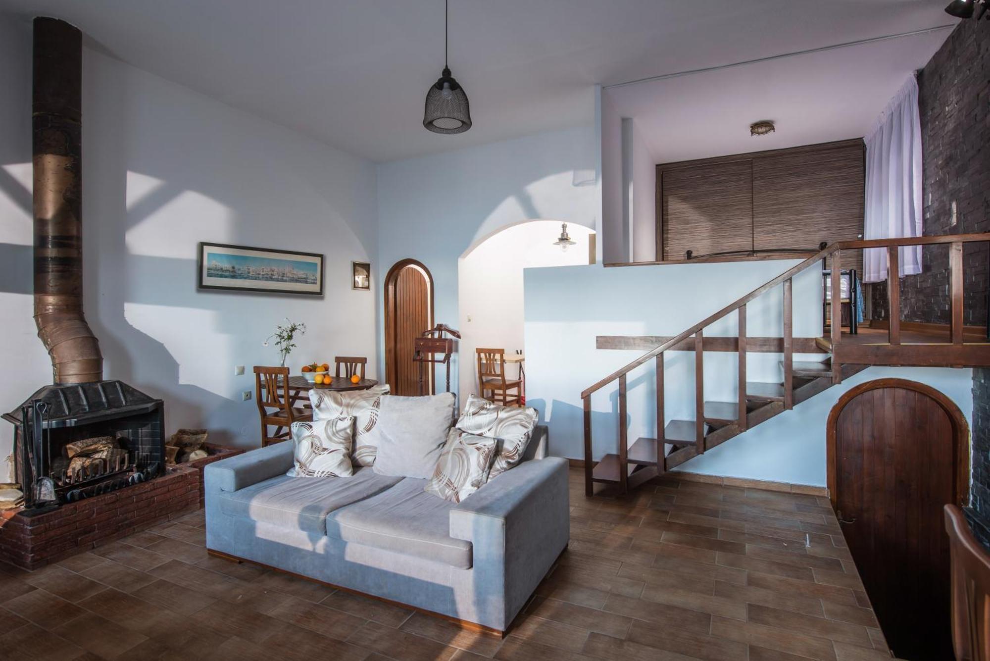 Exclusive Seaside Retreat With Shared Pool & Private Access Apartment Palaiokastro (Crete)