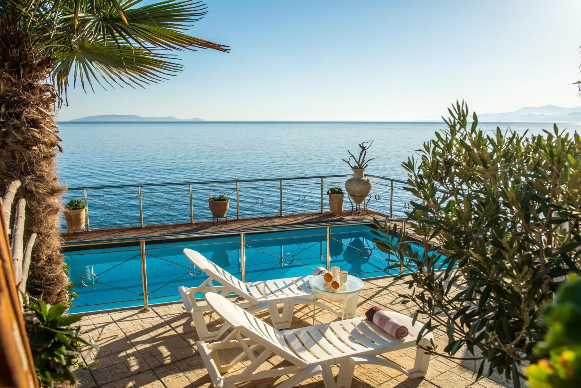 Exclusive Seaside Retreat With Shared Pool & Private Access