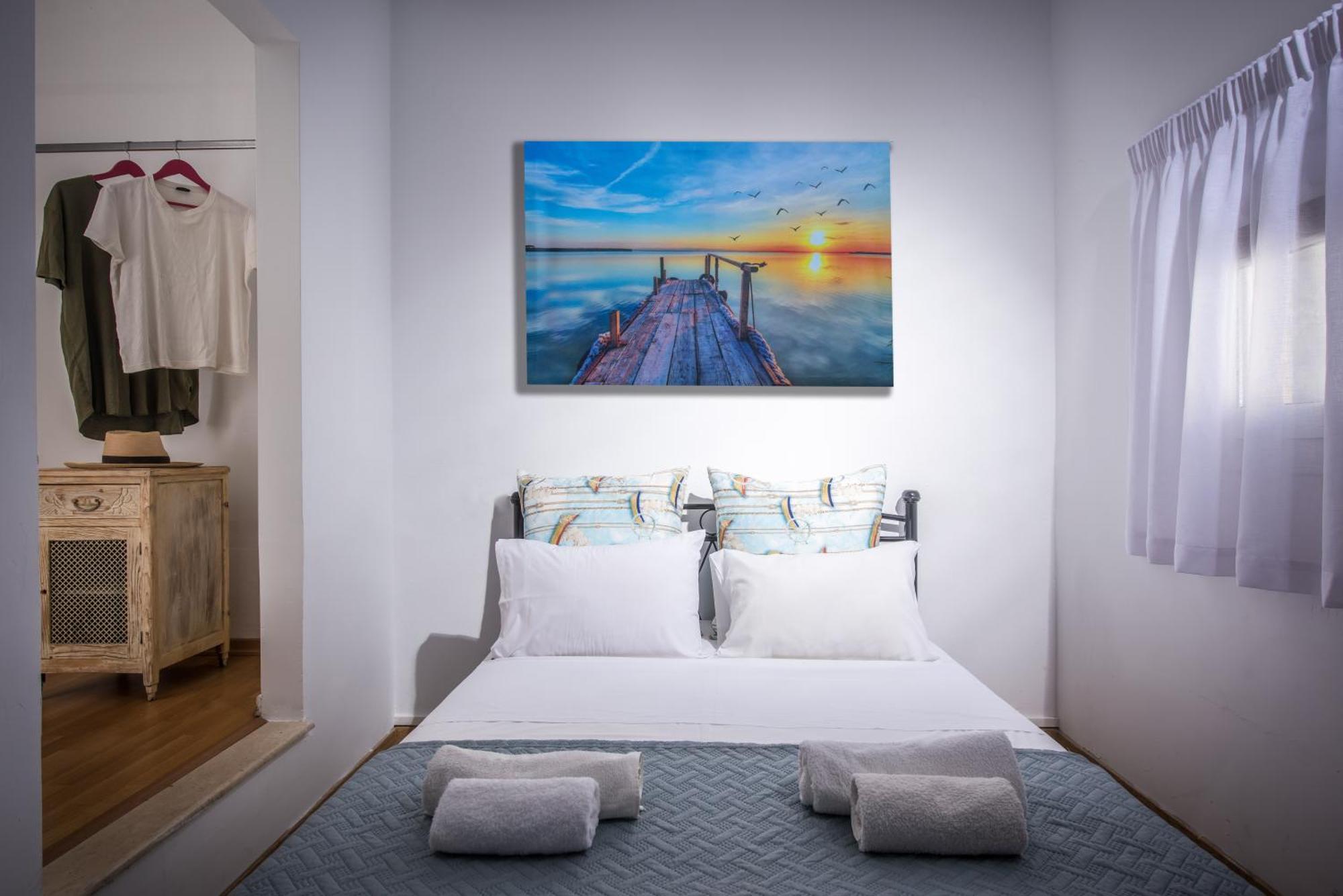 Apartment Exclusive Seaside Retreat With Shared Pool & Private Access *