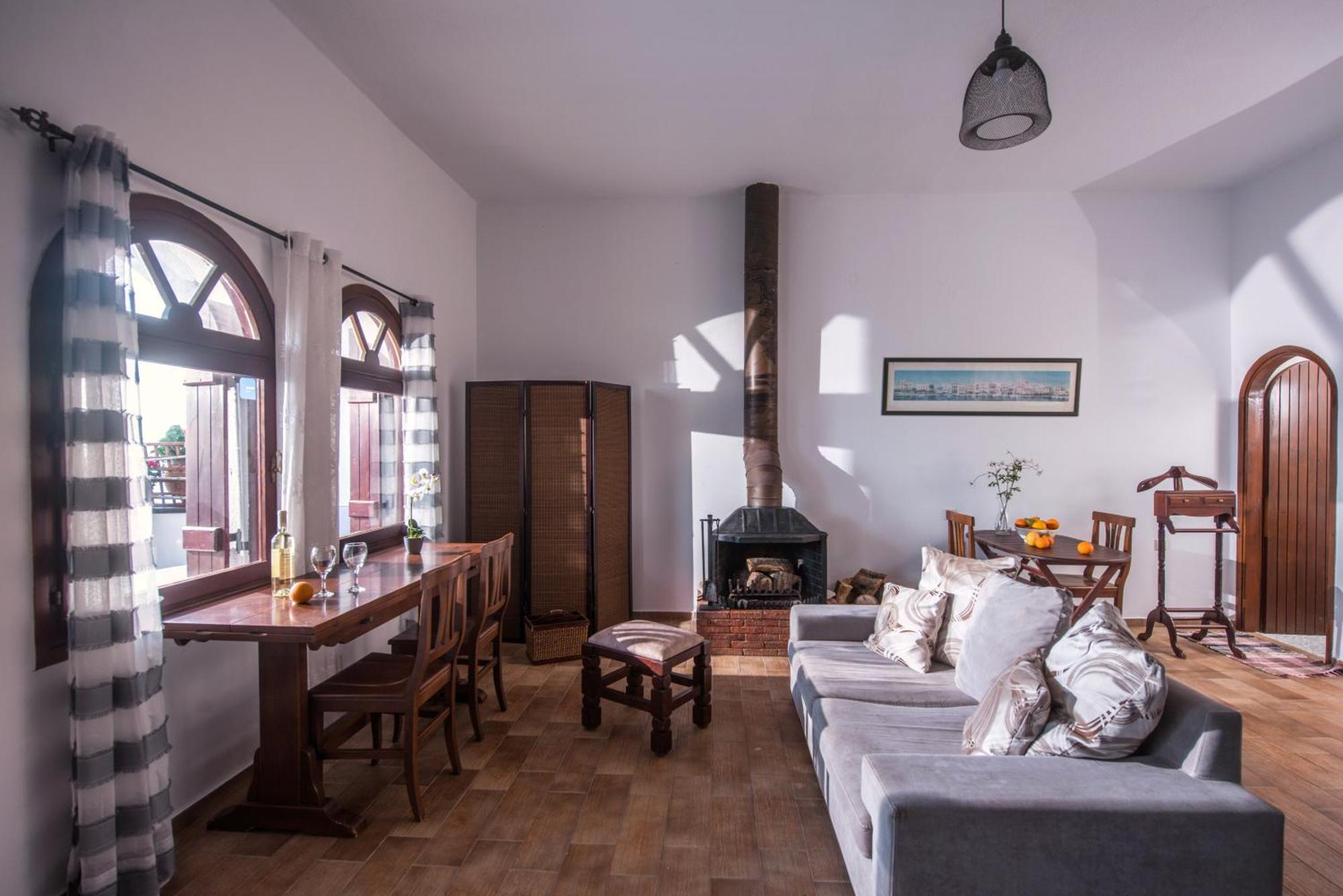 Exclusive Seaside Retreat With Shared Pool & Private Access * Palaiokastro (Crete)