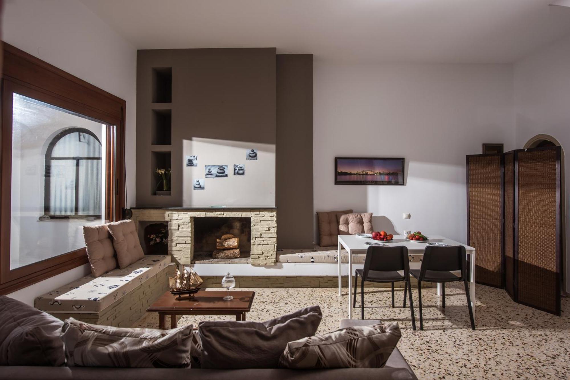 Exclusive Seaside Retreat With Shared Pool & Private Access Apartment