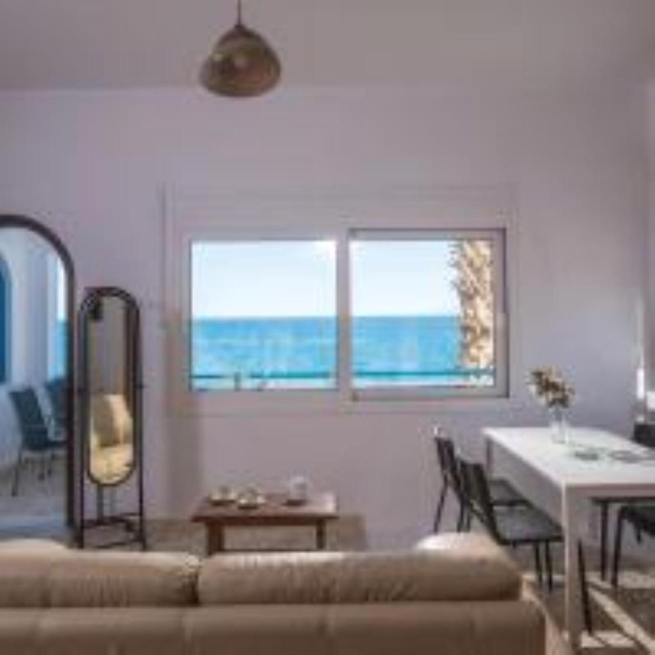 Exclusive Seaside Retreat With Shared Pool & Private Access