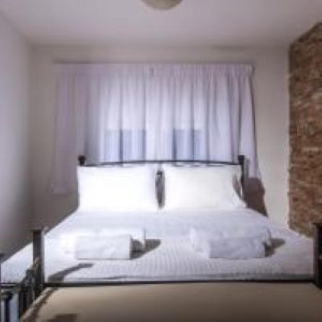 Apartment Exclusive Seaside Retreat With Shared Pool & Private Access *
