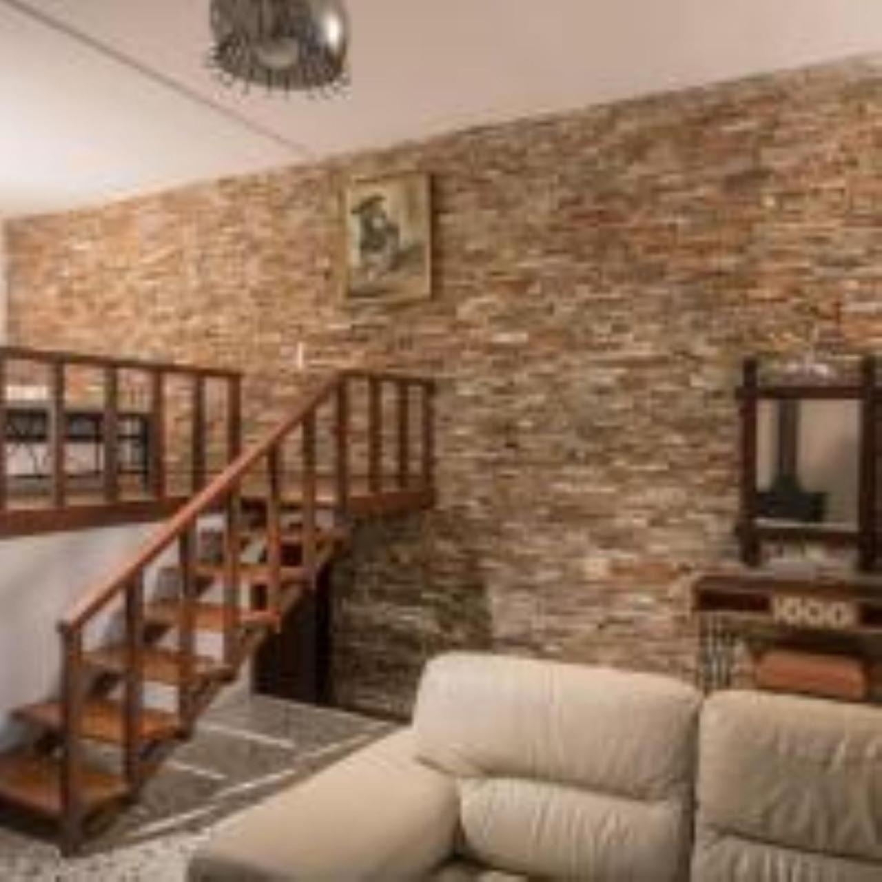 Exclusive Seaside Retreat With Shared Pool & Private Access *