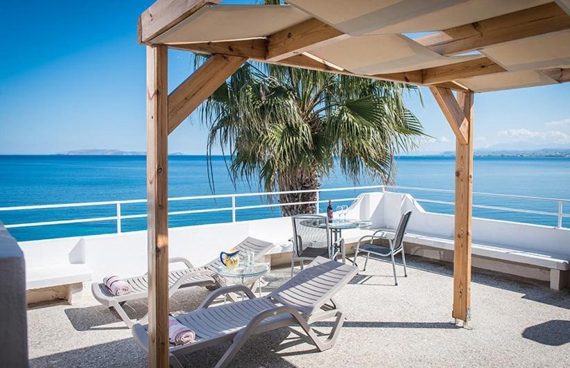 Exclusive Seaside Retreat With Shared Pool & Private Access *