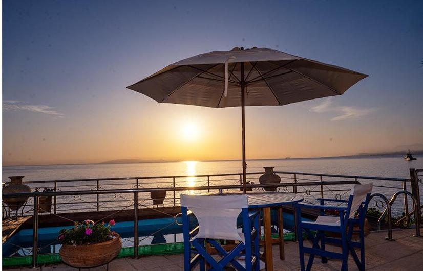 Exclusive Seaside Retreat With Shared Pool & Private Access Apartment